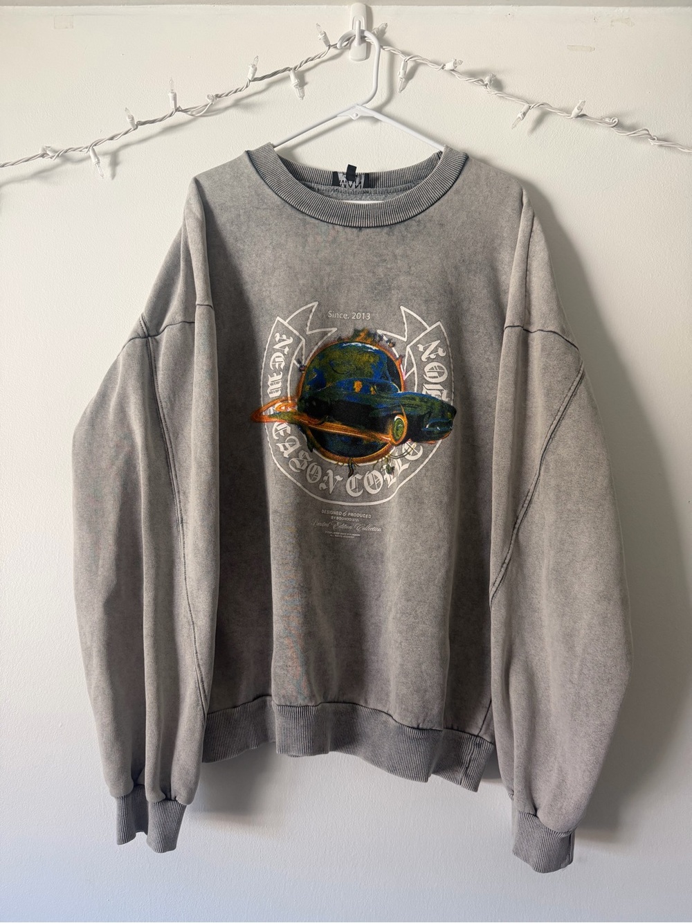 Vintage-Style Gray Graphic Crewneck Sweatshirt - Men's
